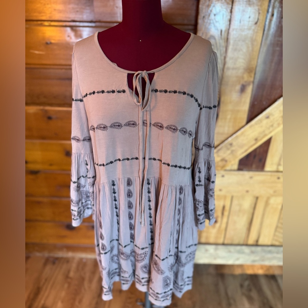 POL BOHO NWOT  LIGHT MOCHA & BLACK DRESS